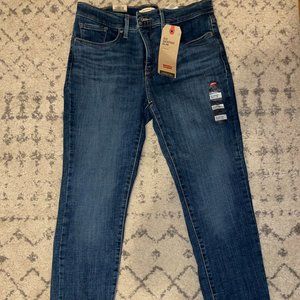 Levi's 312 Shaping Slim Jeans
